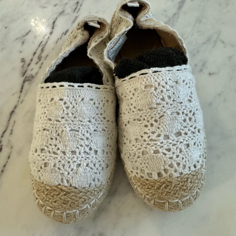 Old navy kids shoes size 2
